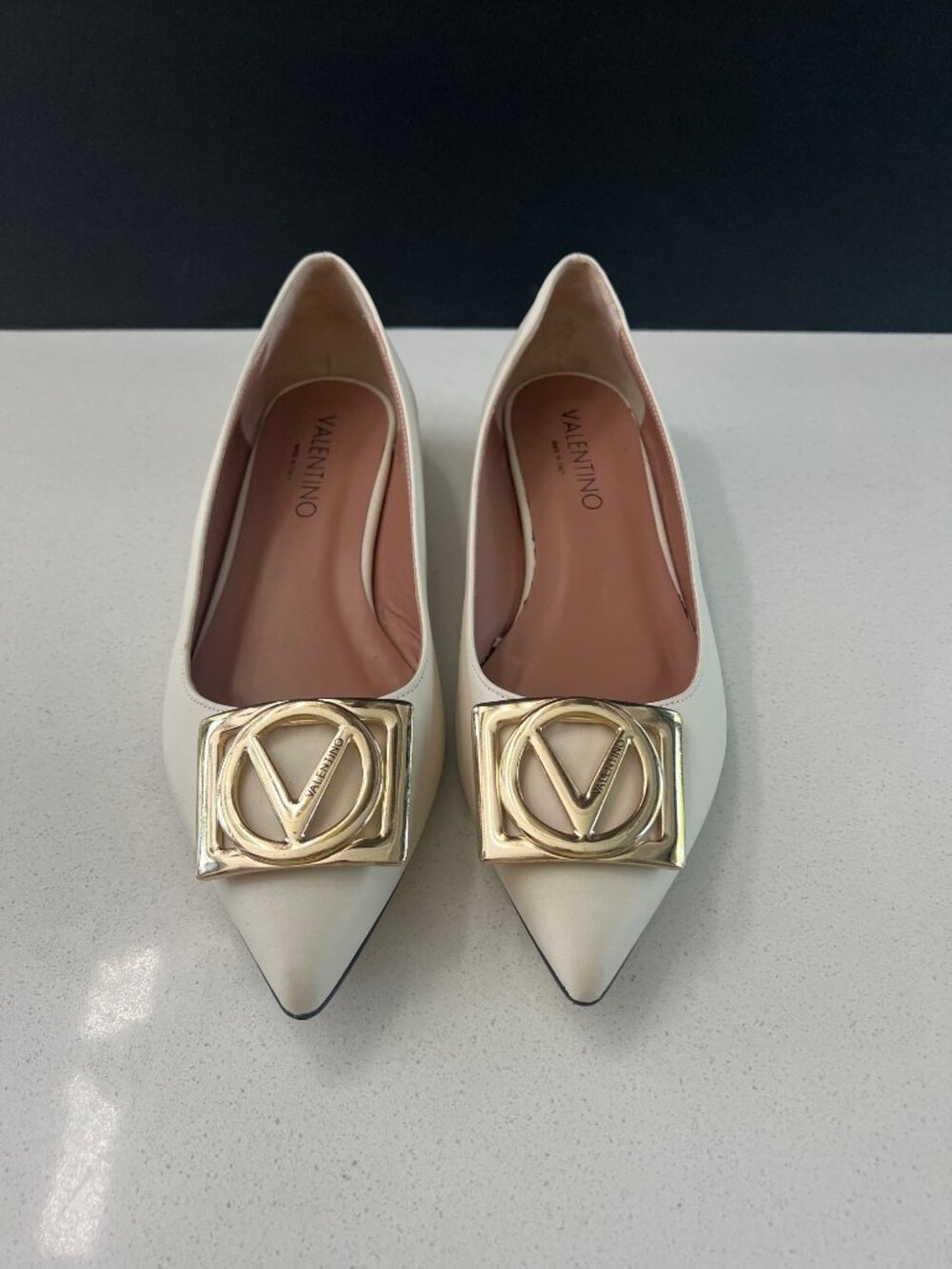 Valentino by Mario Valentino Doria Cream Leather Pumps Size 9